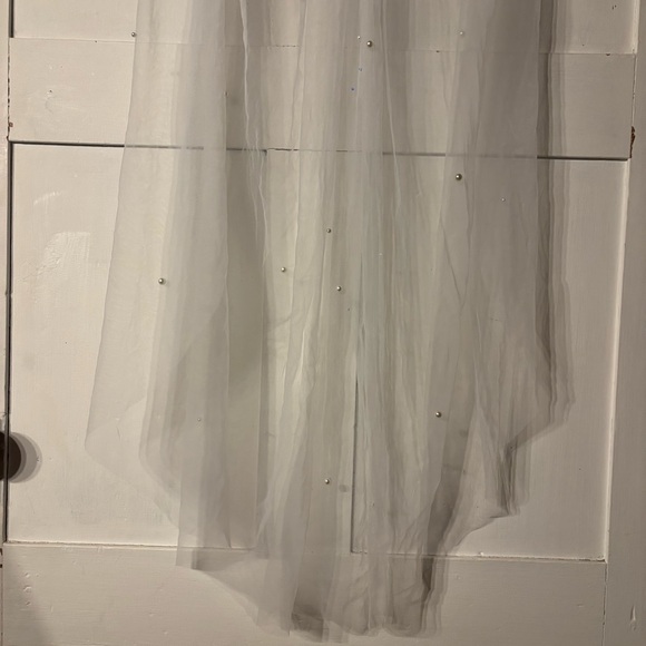 Wedding Veil with Pearl Bow - Picture 5 of 7